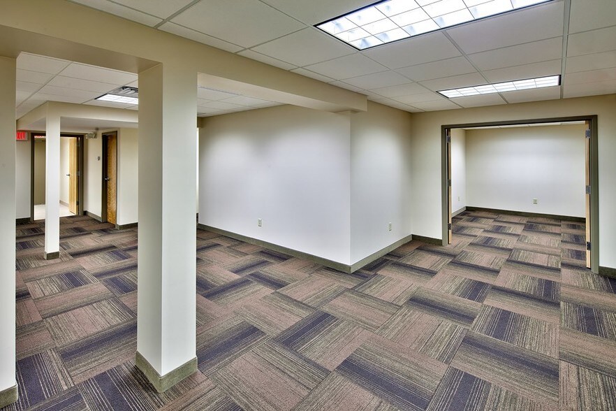 More Photos Of 1580 Elmwood Ave, Rochester Medical For Lease