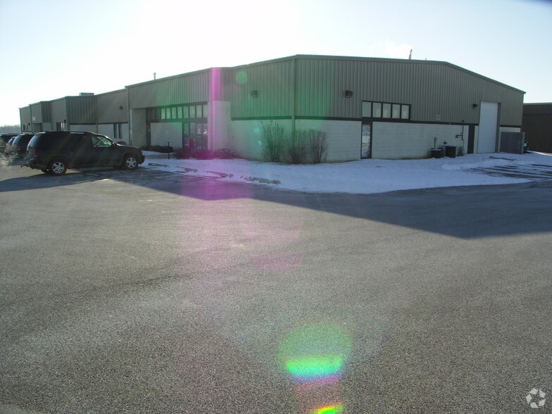 More Photos Of 10991-10995 Ruth Rd, Huntley Showroom For Lease