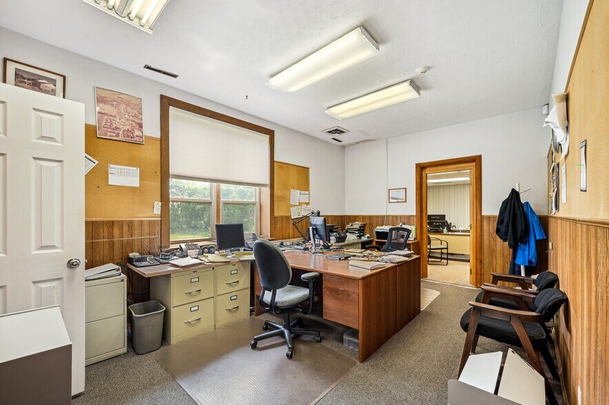 More Photos Of 207 Hawthorne Ave, Saint Joseph Warehouse For Sale