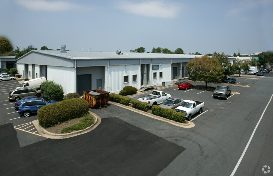 More Photos Of 301-366 Victory Dr, Herndon Flex For Lease