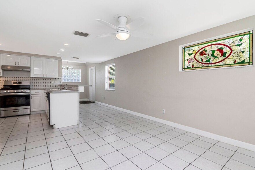 More Photos Of 10532 67th Ave, Seminole Specialty For Sale