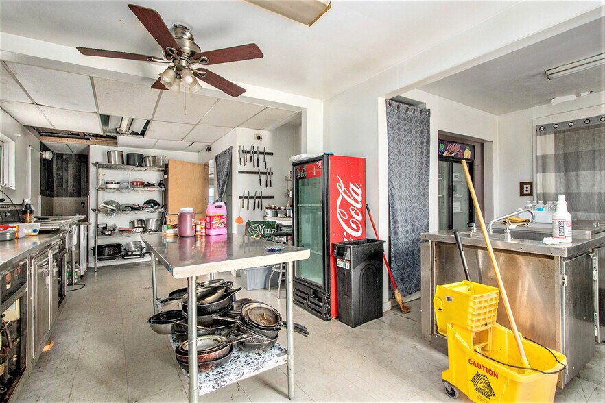 More Photos Of 952 Pipestone St, Benton Harbor General Retail For Sale