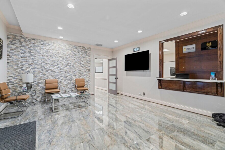 More Photos Of 25010 Oakhurst Dr, Spring Medical For Sale