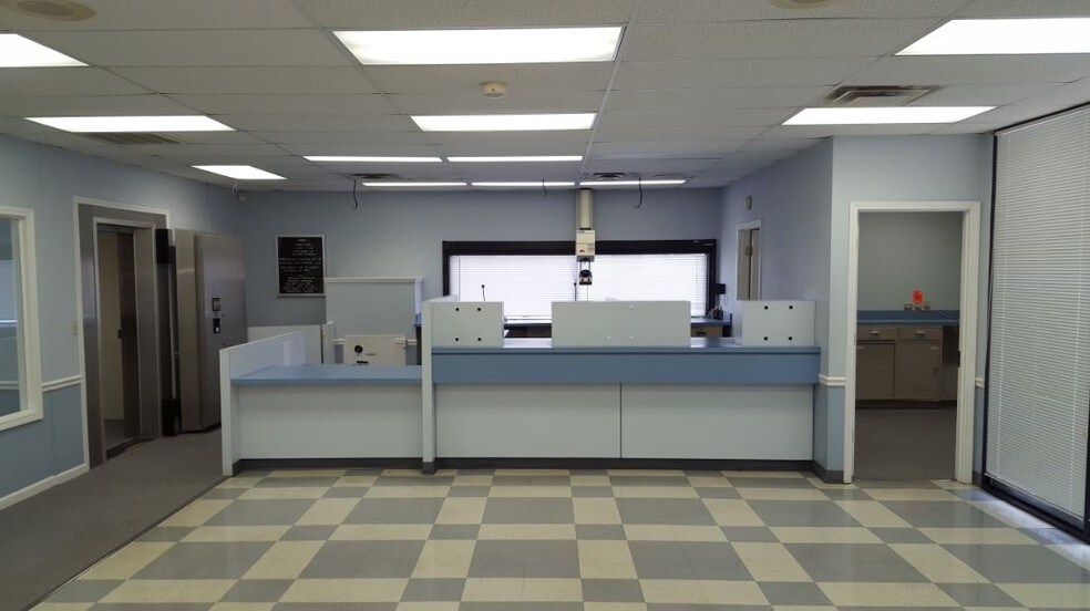 228 Tennsco Dr, Dickson, TN 37055 Bank For Sale