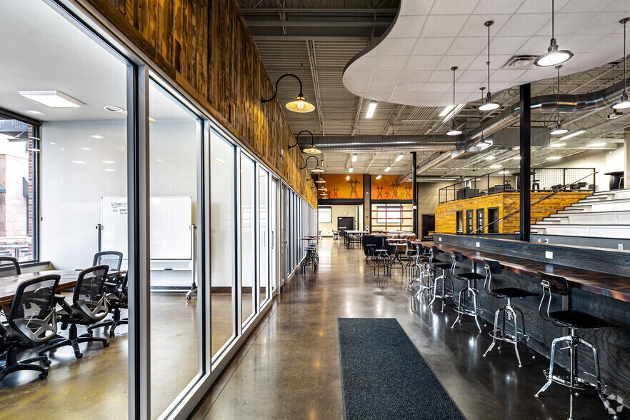 More Photos Of 12022 Blue Valley Pky, Overland Park Coworking Space