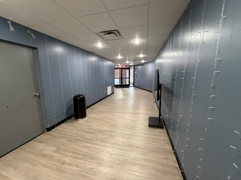 More Photos Of 516 Adams St, Mason Flex For Sale