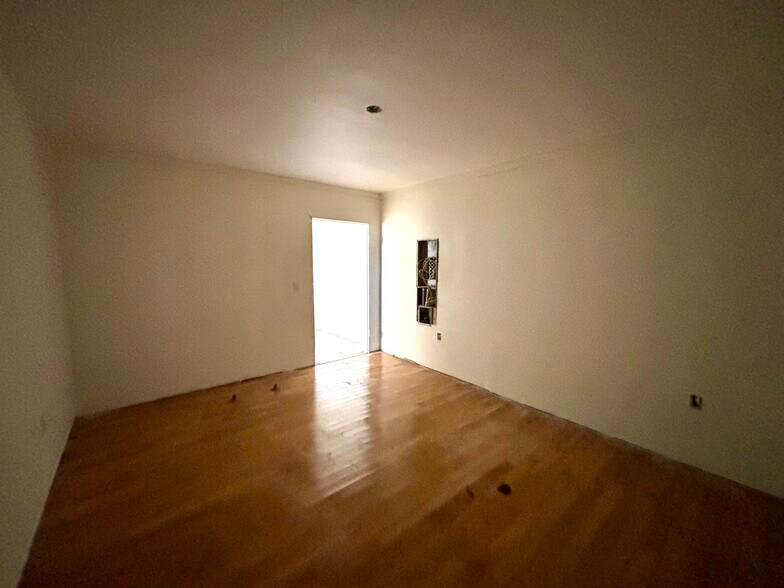 More Photos Of 4 18th St, Richmond Industrial For Sale