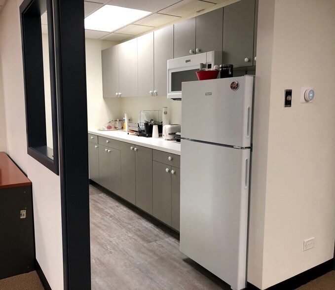 More Photos Of 701 E Irving Park Rd, Roselle Office For Lease