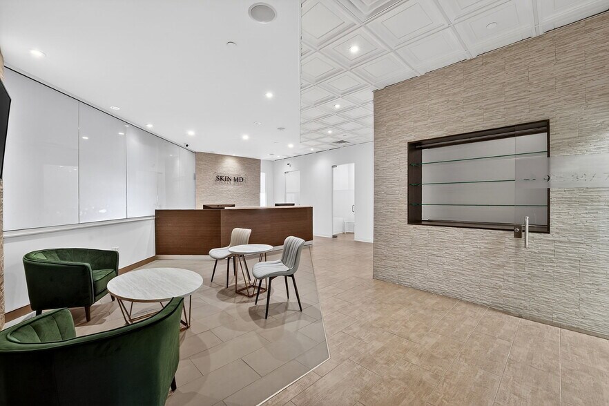 More Photos Of 3075 Hospital Gate, Oakville Medical For Lease