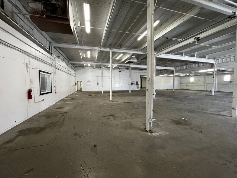 More Photos Of 1200 Burlington St, North Kansas City Warehouse For Sale