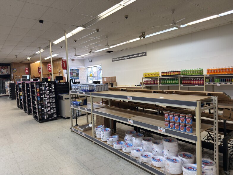 More Photos Of 12030 Park Ln, Wolcott Supermarket For Lease