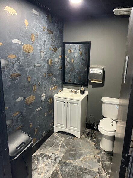 More Photos Of 1586 E Commercial Blvd, Fort Lauderdale General Retail For Sale