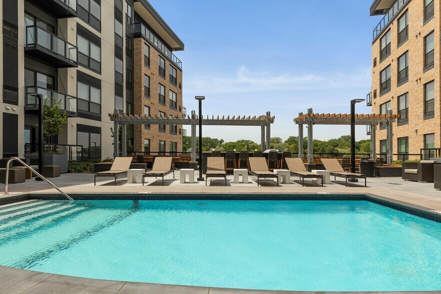 More Photos Of 1700 Plymouth Rd, Minnetonka Apartments For Lease