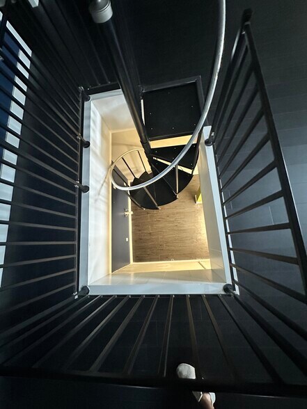 More Photos Of 1255 Erie Ct, Crown Point Light Distribution For Lease