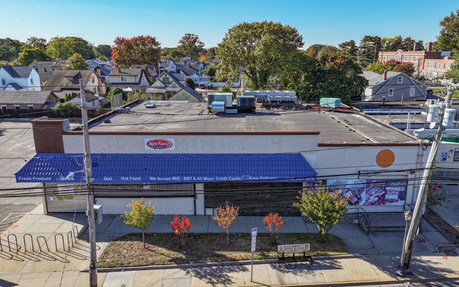 More Photos Of 700 Woodfield Rd, West Hempstead Freestanding For Sale