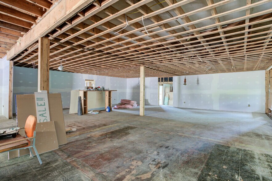 More Photos Of 13100 Bedford Rd NE, Cumberland Light Manufacturing For Lease