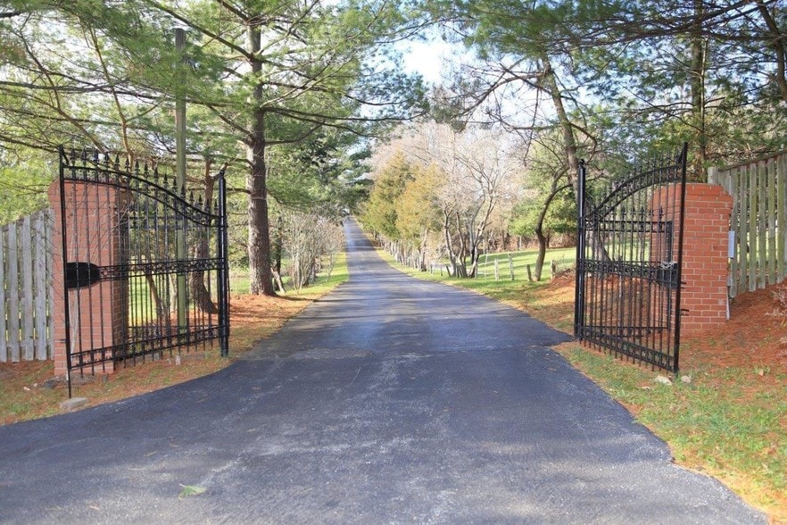 More Photos Of 16817 Germantown Rd, Germantown Schools For Sale