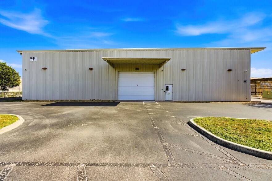 More Photos Of 3581 Mercantile Ave, Naples Manufacturing For Lease