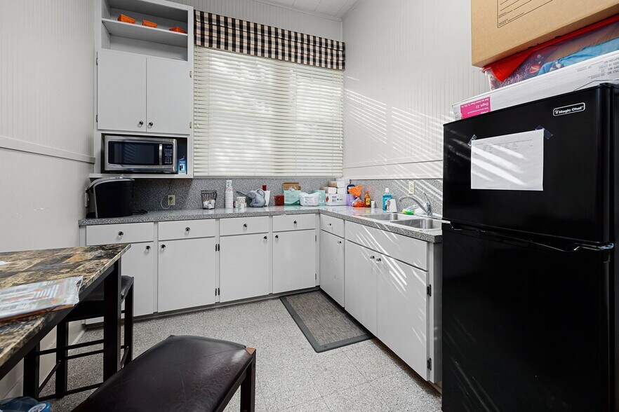 More Photos Of 515 E Court St, Seguin Office Residential For Lease