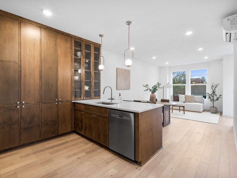 More Photos Of 2478 SE Lincoln St, Portland Multifamily For Sale