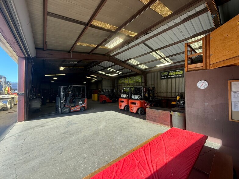 More Photos Of 1360-1366 Burton Ave, Salinas Warehouse For Sale