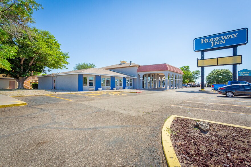 More Photos Of 2803 W 2nd St, Roswell Hotel For Sale