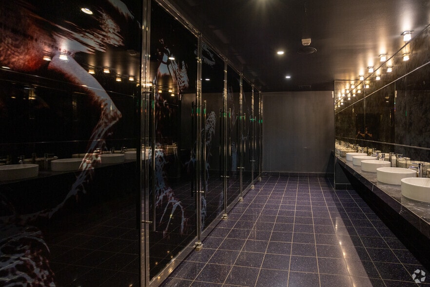 More Photos Of 6525 W Sunset Blvd, Los Angeles Loft Creative Space For Lease