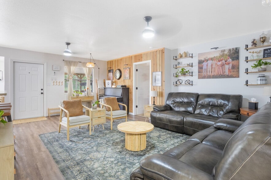 More Photos Of 300 N Dixie Ave, Fruitland Park Self Storage For Sale