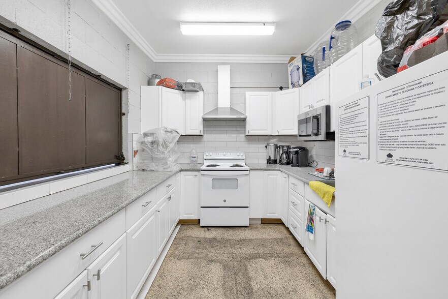 More Photos Of 17180 Soledad Canyon Rd, Canyon Country Religious Facility For Sale