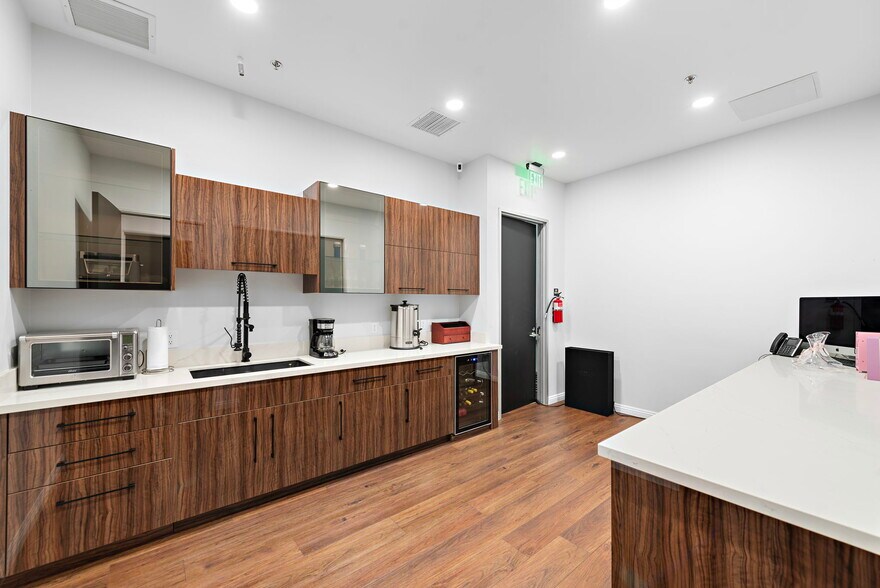 More Photos Of 9090 Irvine Center Dr, Irvine Office For Lease