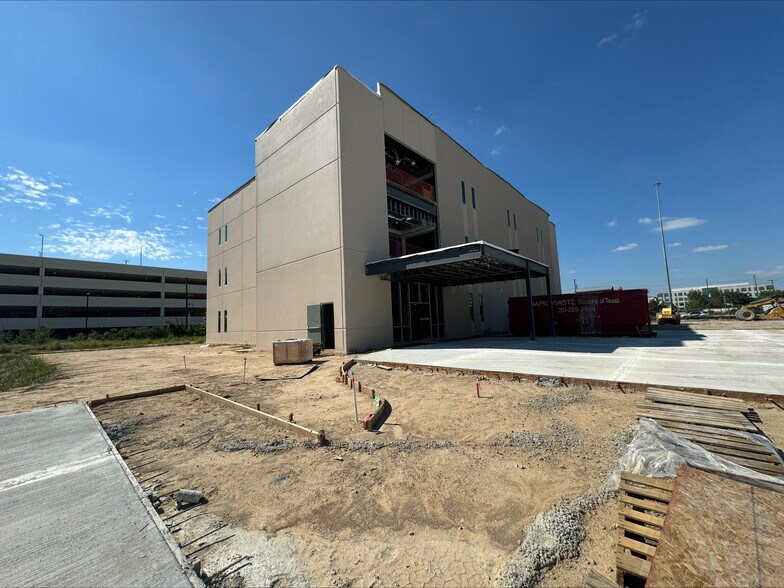 More Photos Of 130 Bella Katy Dr, Katy Office For Sale