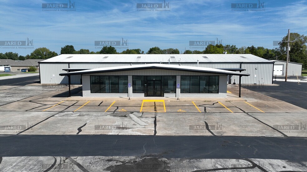 More Photos Of 2230 S Main St, Carthage Unknown For Lease