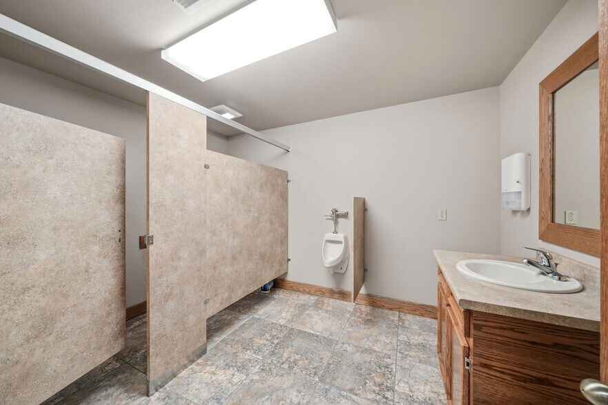 More Photos Of 4122 Hwy 90 Alt, Altair Light Distribution For Lease