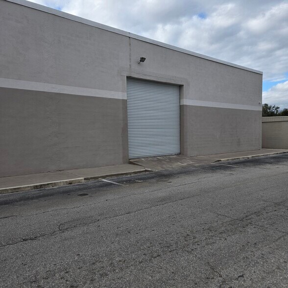 More Photos Of 5101 Edgewater Dr, Orlando Warehouse For Lease