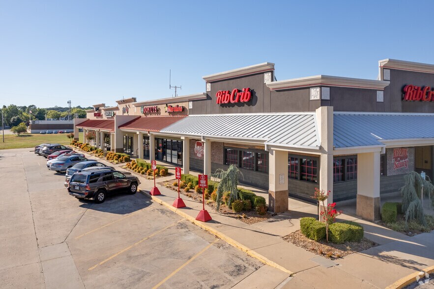 More Photos Of 8020-8058 S Yale Ave, Tulsa Unknown For Lease