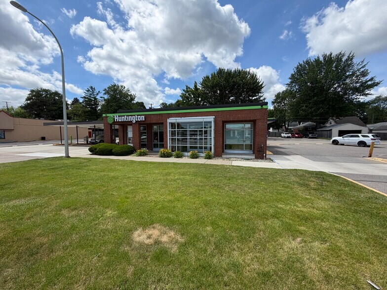 More Photos Of 1310 S Gratiot Ave, Mount Clemens Bank For Sale