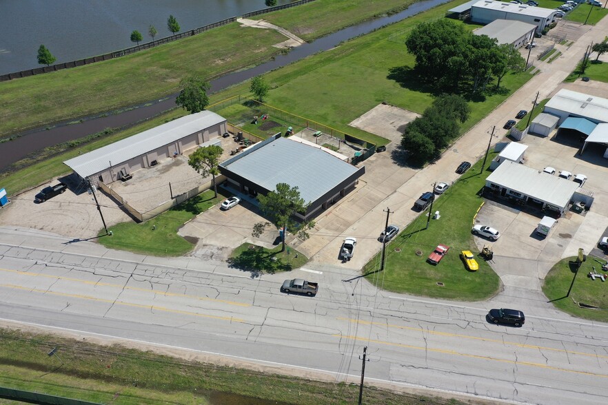 More Photos Of 3111 S Main St, Pearland Warehouse For Sale
