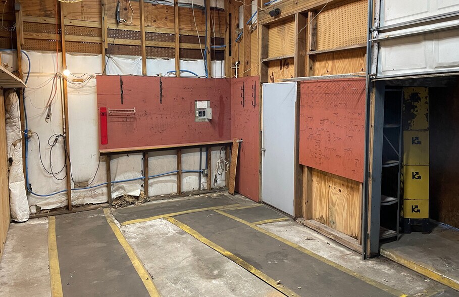 More Photos Of 6974 Mount Vernon St, Glen Saint Mary Auto Repair For Sale