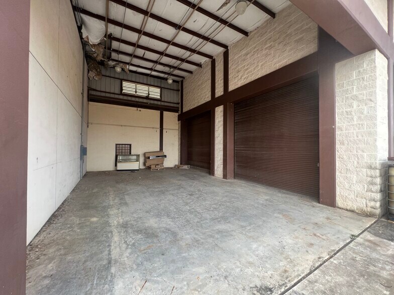 More Photos Of 205 Profit Dr, Victoria Showroom For Sale