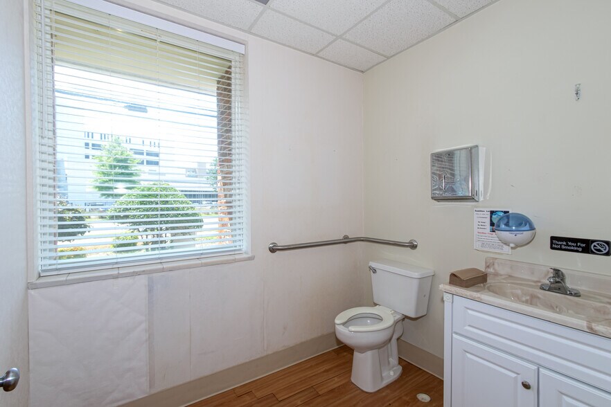 More Photos Of 909 15th St, Augusta Medical For Sale