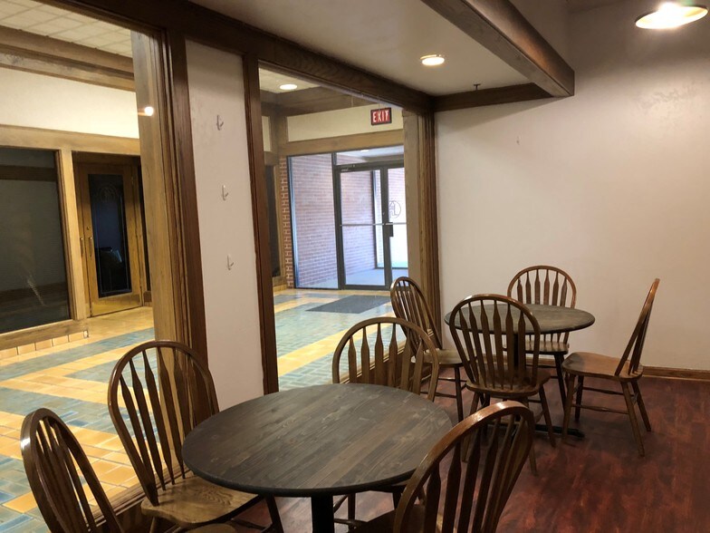 More Photos Of 100 E Park St, Olathe Office For Lease