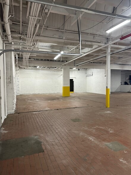 More Photos Of 812 E Ferry St, Buffalo Warehouse For Lease