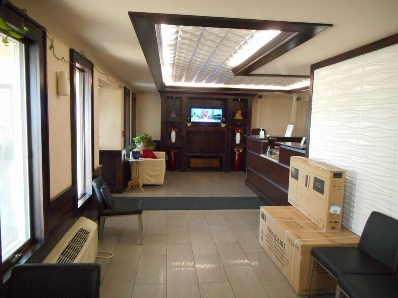 More Photos Of 1915 Highway 59 S, Thief River Falls Hotel For Sale