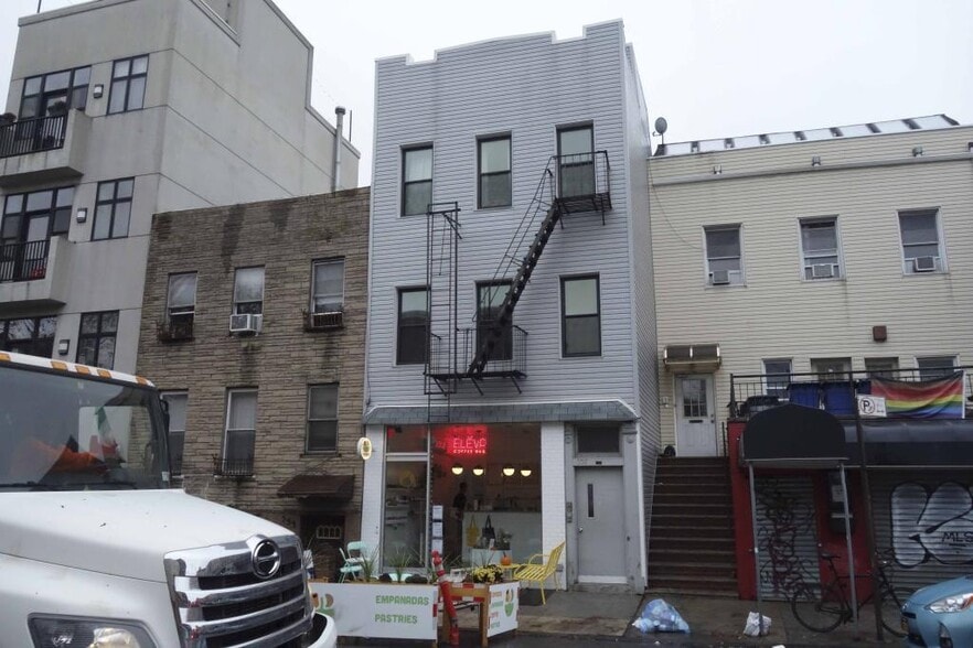 More Photos Of 557 Lorimer St, Brooklyn Storefront Retail Residential For Lease