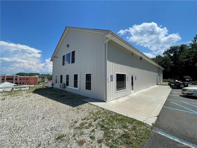 More Photos Of 75 Bill Larkin Dr, New Windsor Township Industrial For Sale