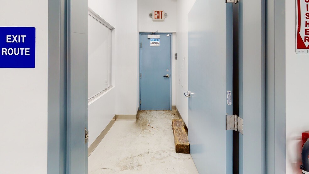 More Photos Of 2040-2050 16th St, Long Beach Manufacturing For Lease