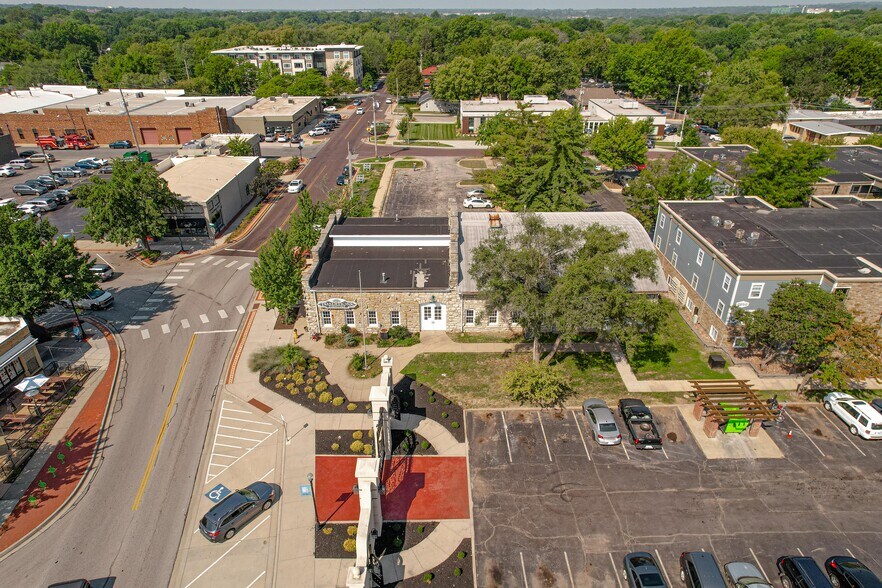 More Photos Of 7400 W 79th St, Overland Park Freestanding For Lease