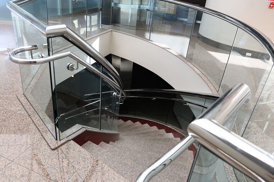 More Photos Of 8226 Bee Caves Rd, Austin Office For Sale