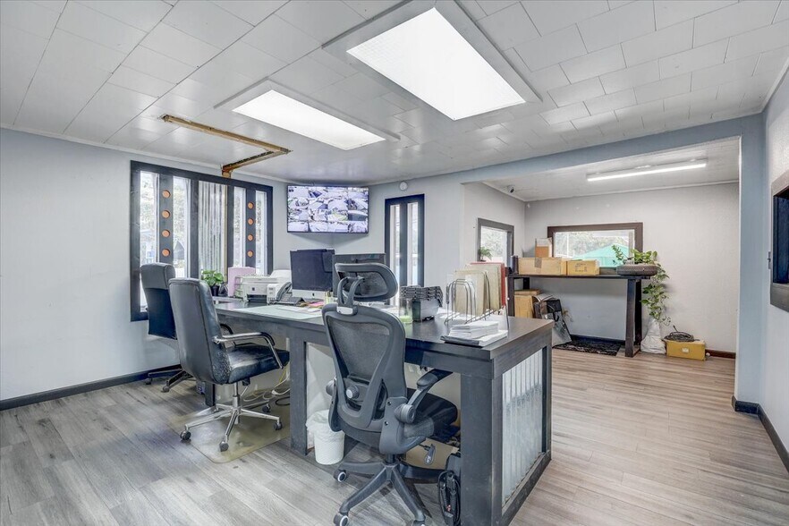 More Photos Of 11309 E US Highway 92, Seffner Flex For Sale