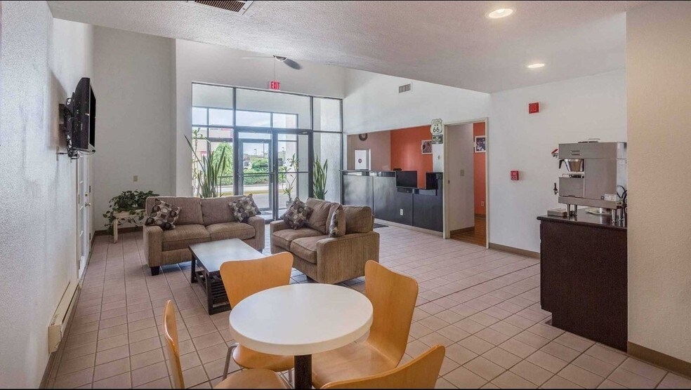 More Photos Of 520 W Desmond St, Winslow Hotel For Sale